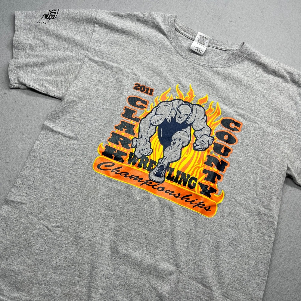 Gildan Clark County Wrestling 2011 Graphic T-Shirt Gray Large Y2K Vintage Style